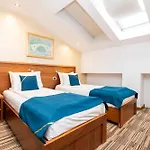 Bistrik Center 4*