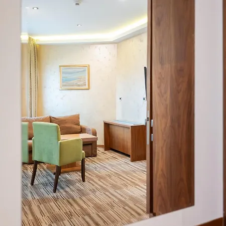 Bistrik Center 4*