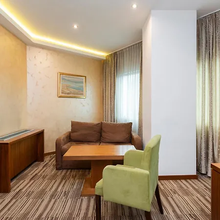 Bistrik Center ホテル 4*