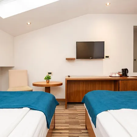 ホテル Bistrik Center 4*