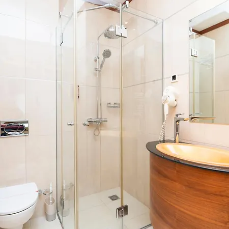 Bistrik Center 4*