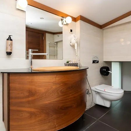 Bistrik Center Hotel 4*