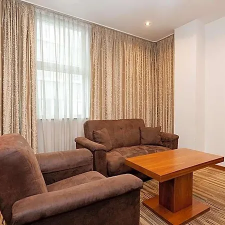 Bistrik Center מלון
