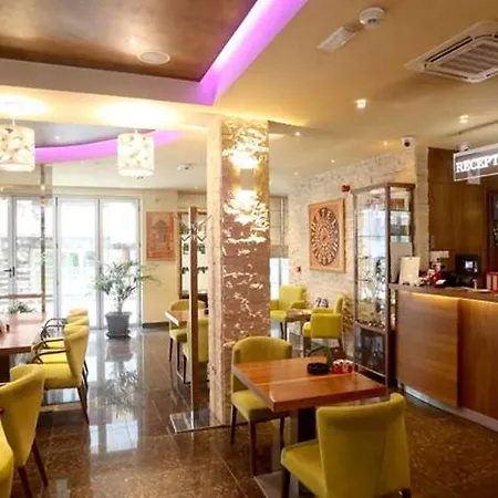 Bistrik Center ホテル 4*