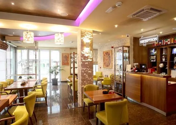 Bistrik Center 酒店 4*